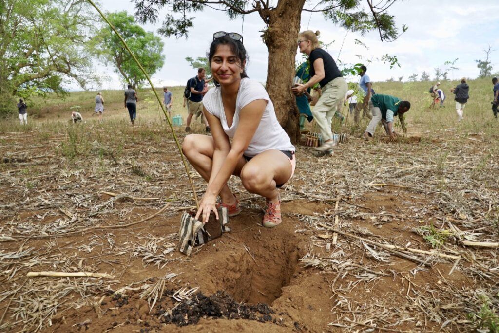 PREFERRED BY SCHOLAR for website use-Tanzania-Jane-Goodall-Hasita planting trees